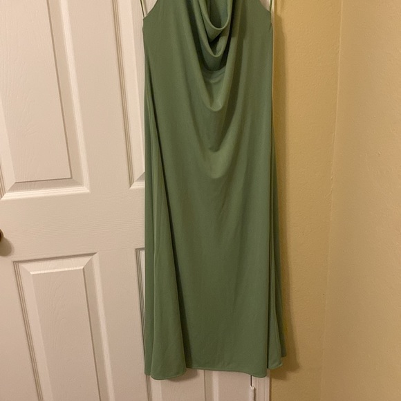 Halter flowy dress - Picture 2 of 5